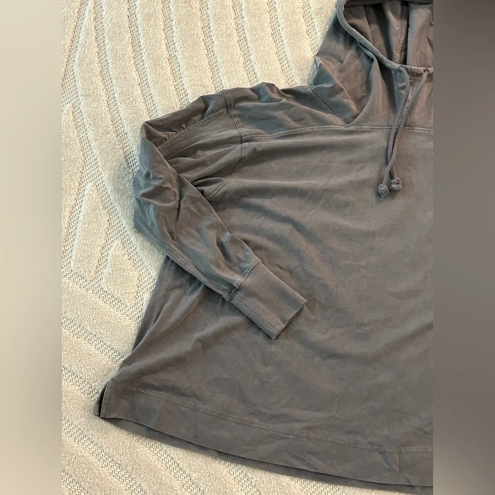 Free People FP Movement Hot Shot Hooded Layer in Gunmetal Grey - S